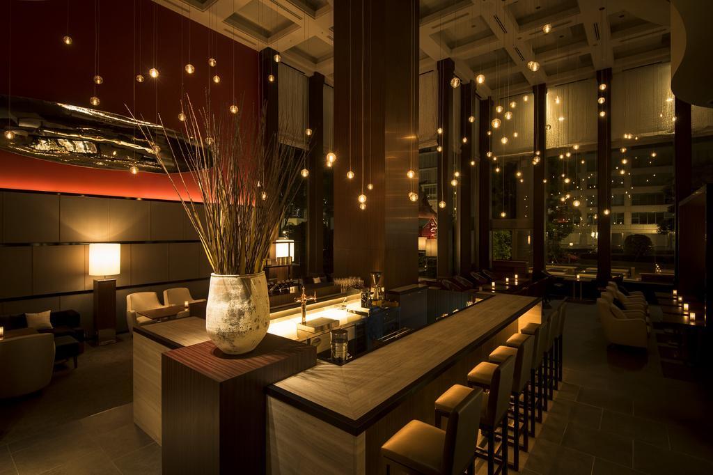 פוקואוקה Hotel Okura Fukuoka מראה חיצוני תמונה The bar at the restaurant