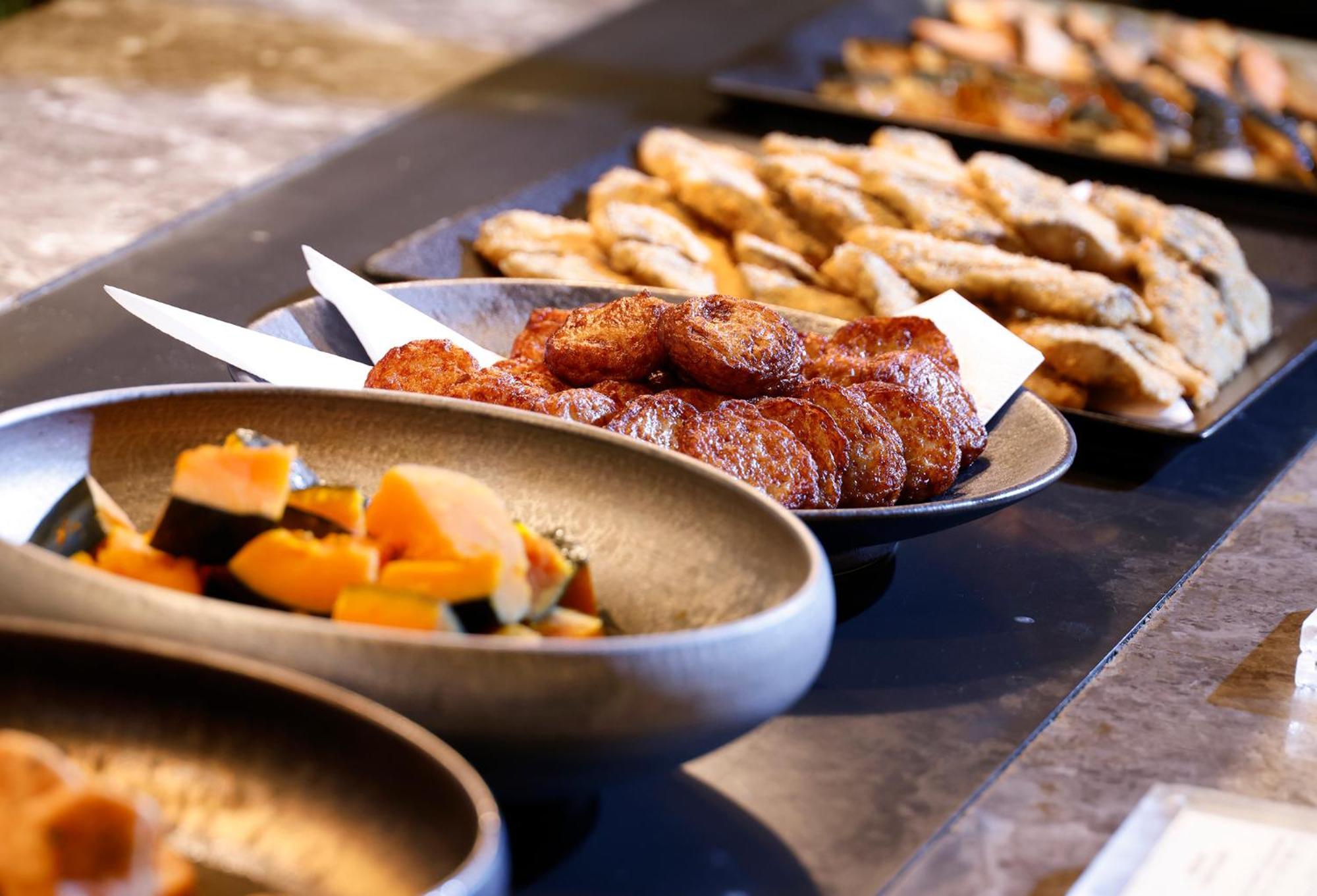 פוקואוקה Hotel Okura Fukuoka מראה חיצוני תמונה A buffet at a hotel