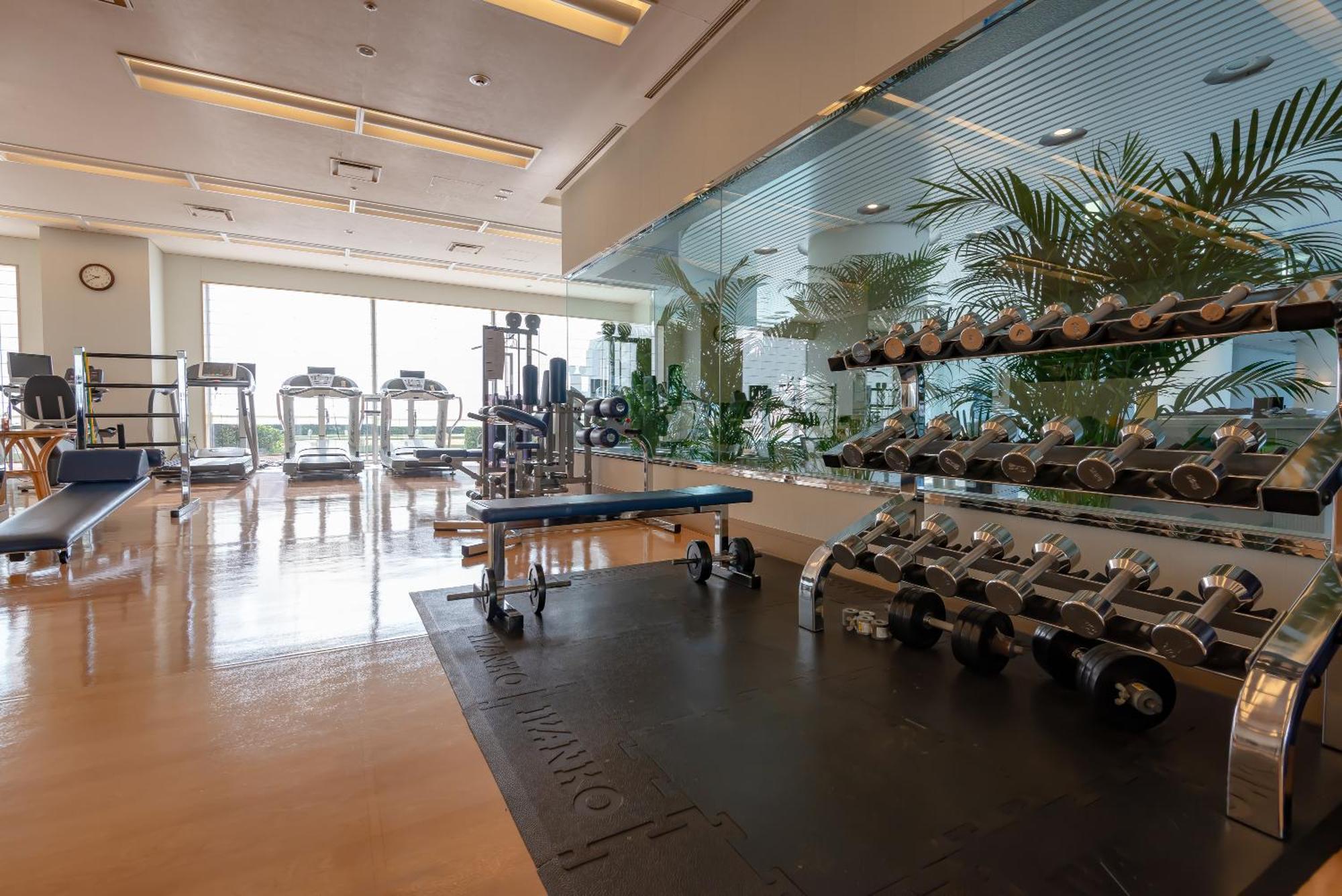 פוקואוקה Hotel Okura Fukuoka מראה חיצוני תמונה The gym at the Ritz-Carlton, Dubai