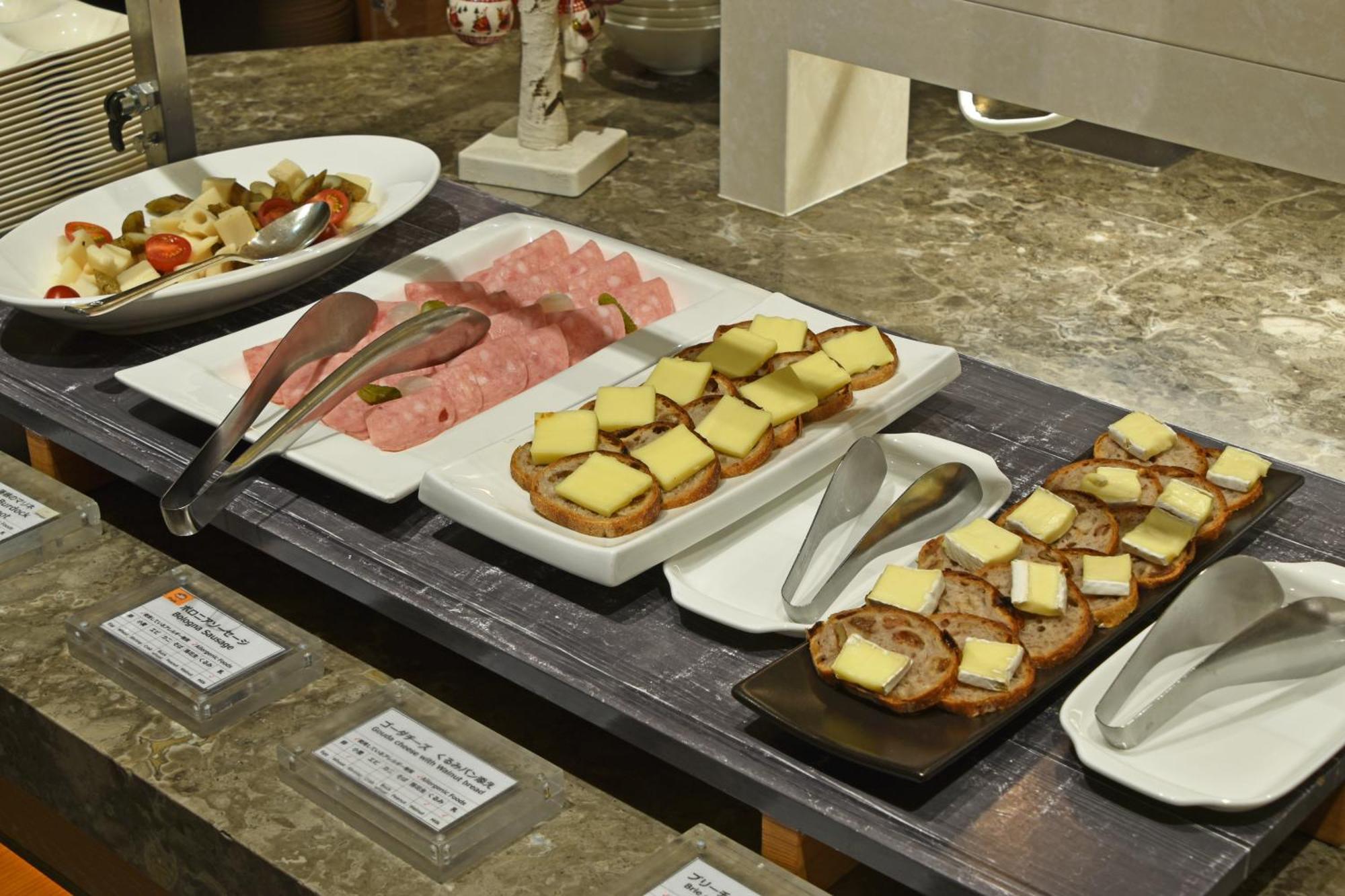 פוקואוקה Hotel Okura Fukuoka מראה חיצוני תמונה A cheese platter