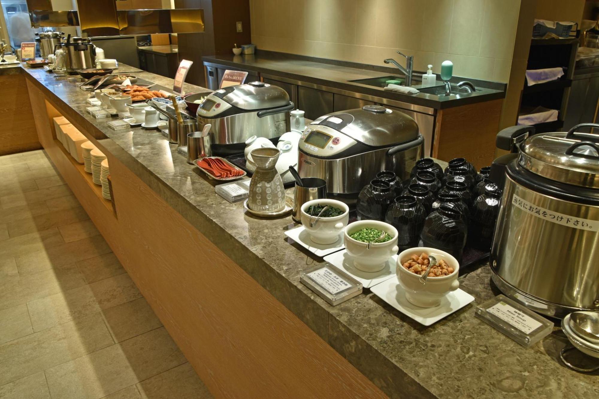 פוקואוקה Hotel Okura Fukuoka מראה חיצוני תמונה A buffet at a hotel