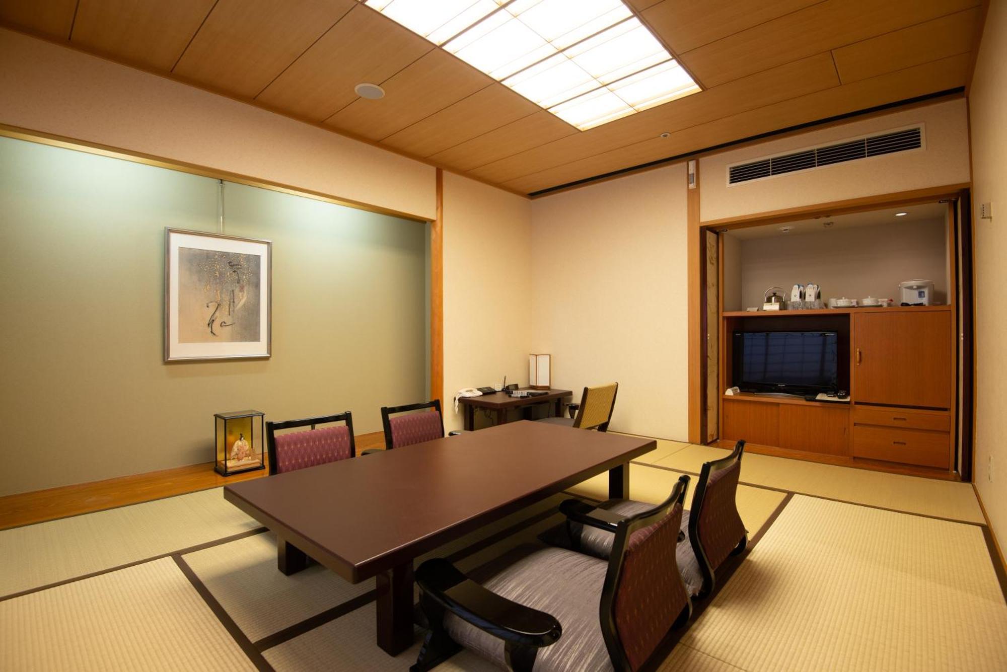 פוקואוקה Hotel Okura Fukuoka מראה חיצוני תמונה A Japanese-style room at the hotel