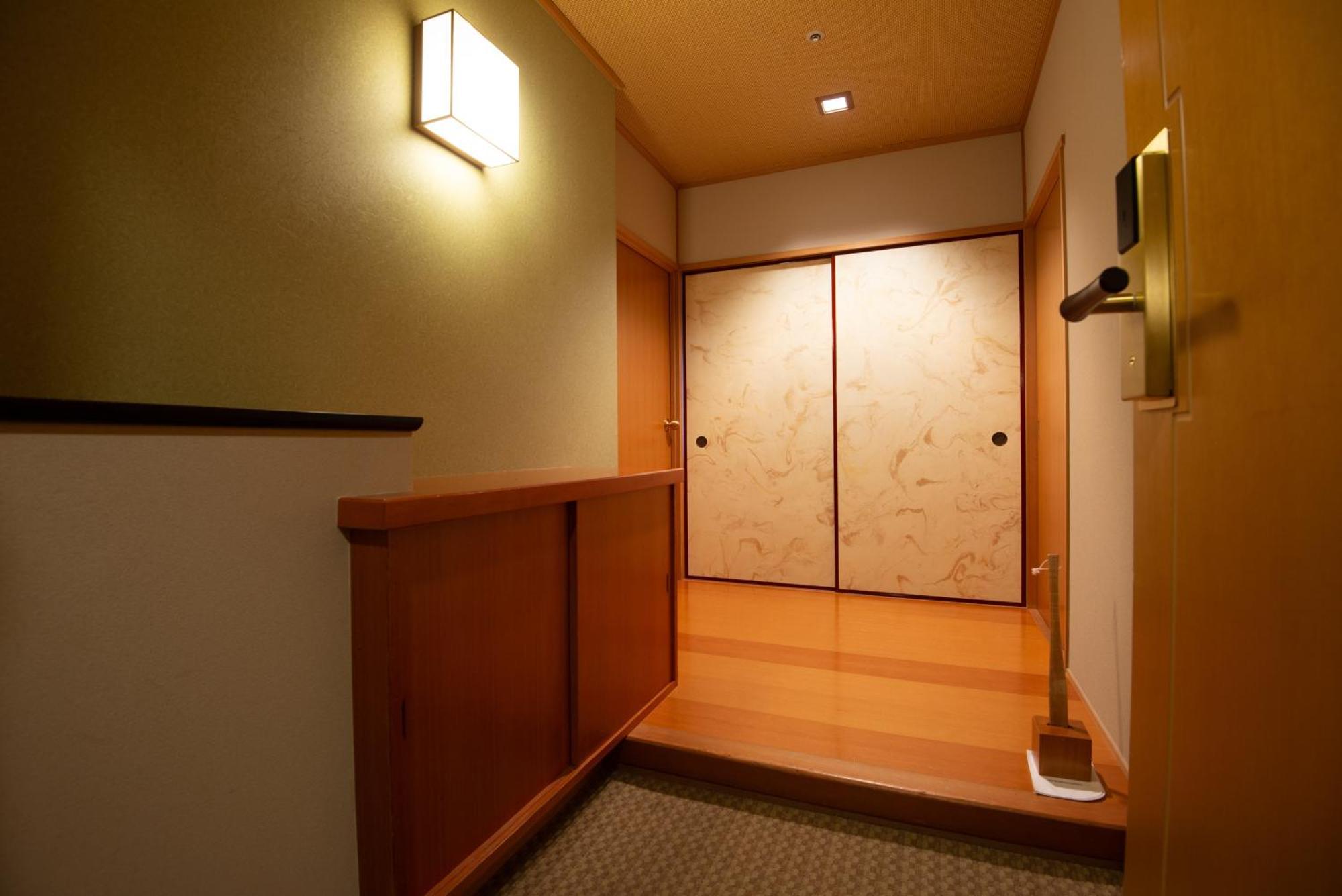 פוקואוקה Hotel Okura Fukuoka מראה חיצוני תמונה A small genkan