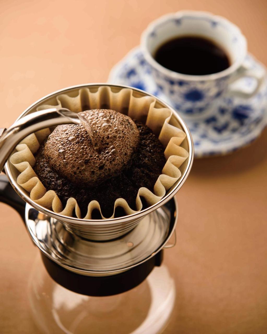 פוקואוקה Hotel Okura Fukuoka מראה חיצוני תמונה Coffee being brewed with a Kalita coffee filter