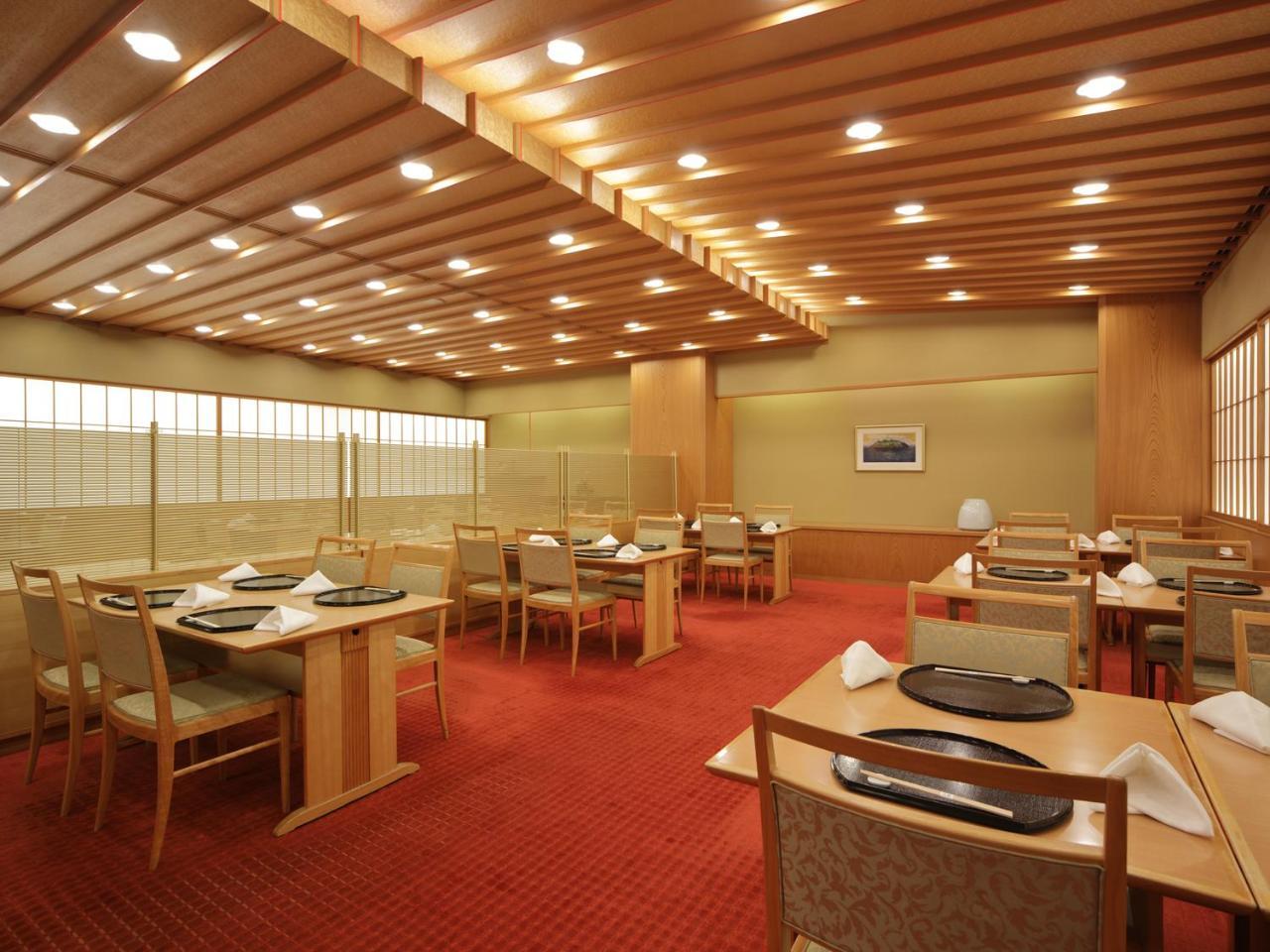 פוקואוקה Hotel Okura Fukuoka מראה חיצוני תמונה Interior of a restaurant in Japan
