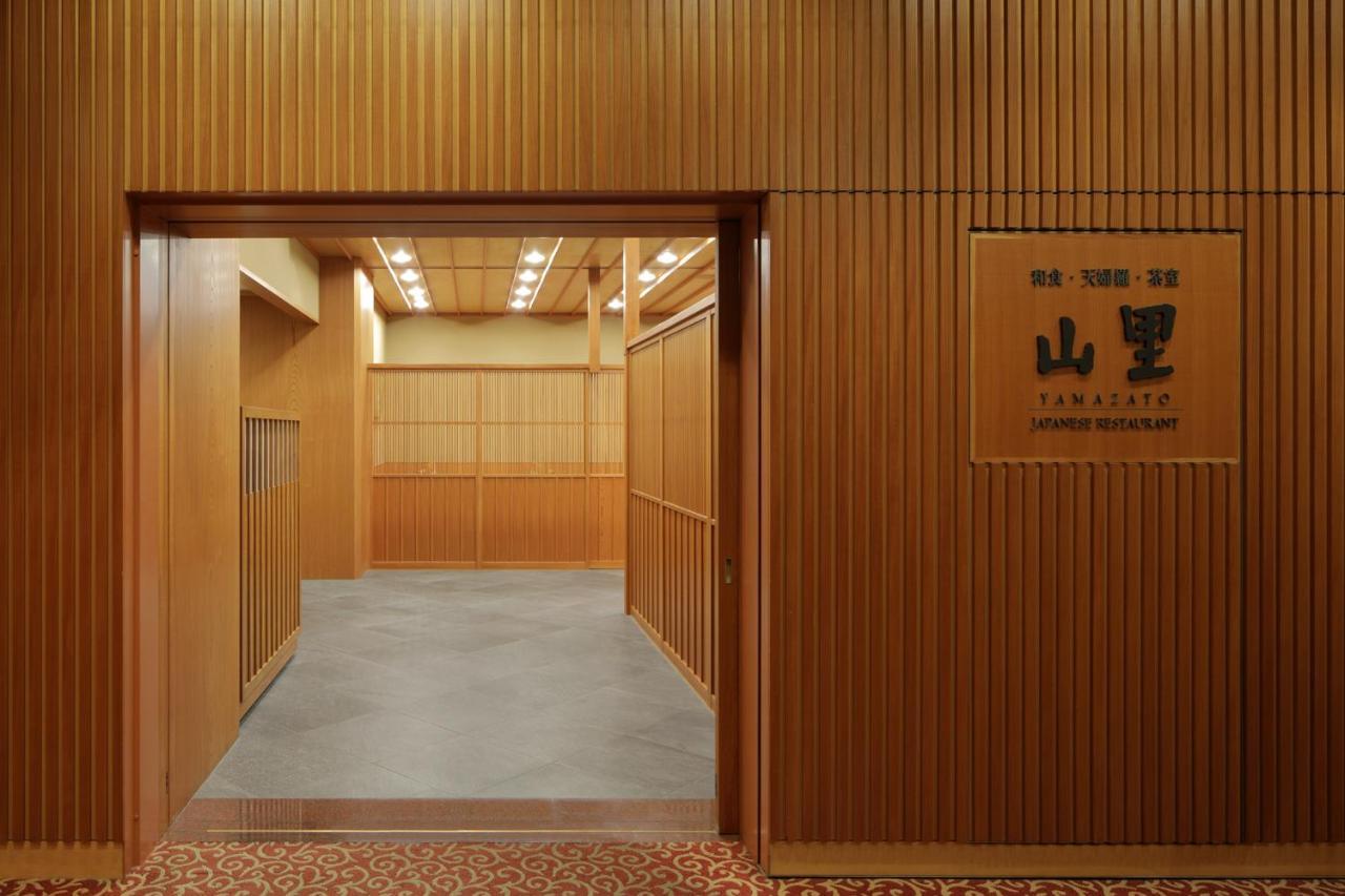 פוקואוקה Hotel Okura Fukuoka מראה חיצוני תמונה Entrance to the library