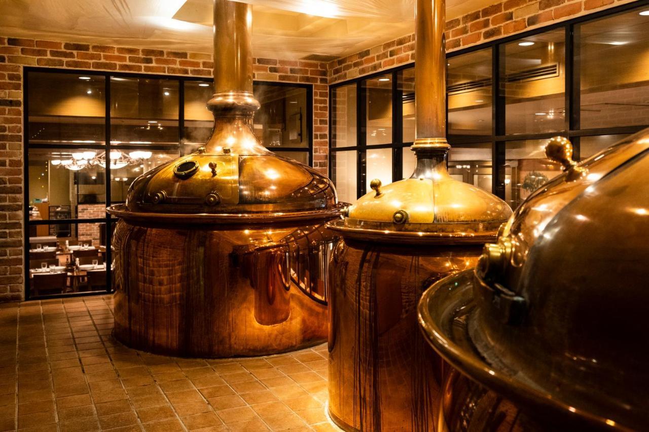 פוקואוקה Hotel Okura Fukuoka מראה חיצוני תמונה Brewing vessels at the Old Brewery Store