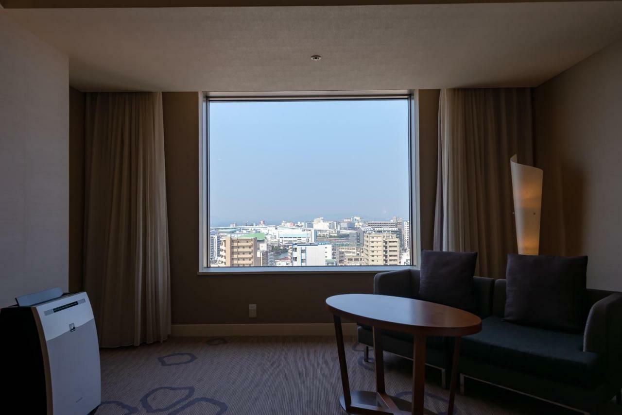 פוקואוקה Hotel Okura Fukuoka מראה חיצוני תמונה A room at the hotel